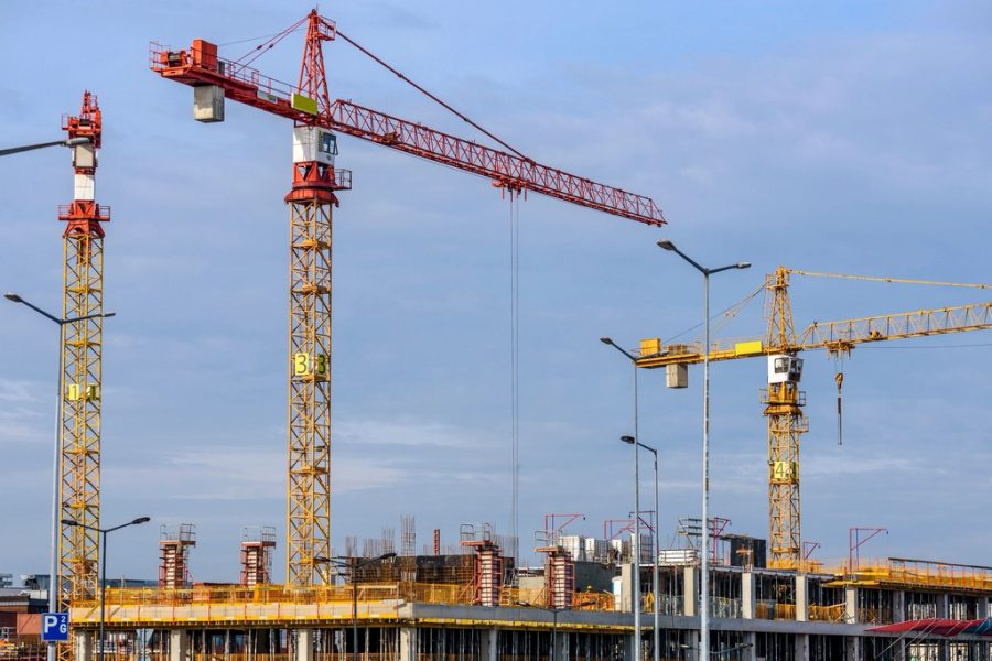 Obra em execução, com a estrutura do edifício em construção